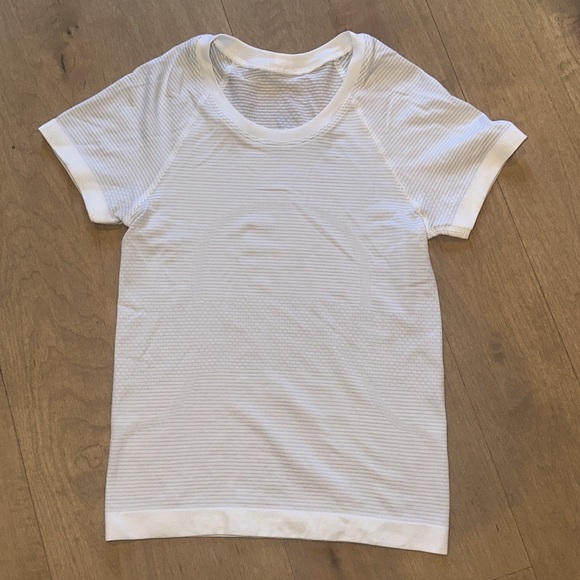 Swiftly Tech short sleeve crew shirt Race length crop - Picture 2 of 14